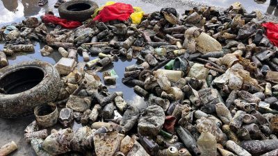 Erdek’te deniz kirliliğine karşı farkındalık yaratmak amacıyla yapılan “Su Altı