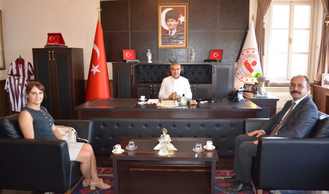 Erdek’in Yeni İlçe Milli Eğitim Müdürü Şafak Turan göreve başladı Erdek İlçe Milli Eğitim Müdürlüğü’ne atanan Şafak Turan, görevine başlayarak