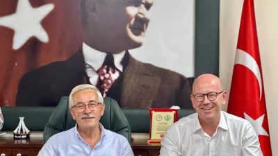Balıkesir Milletvekili Serkan Sarı ve Erdek Belediye Başkanı Burhan Karışık,