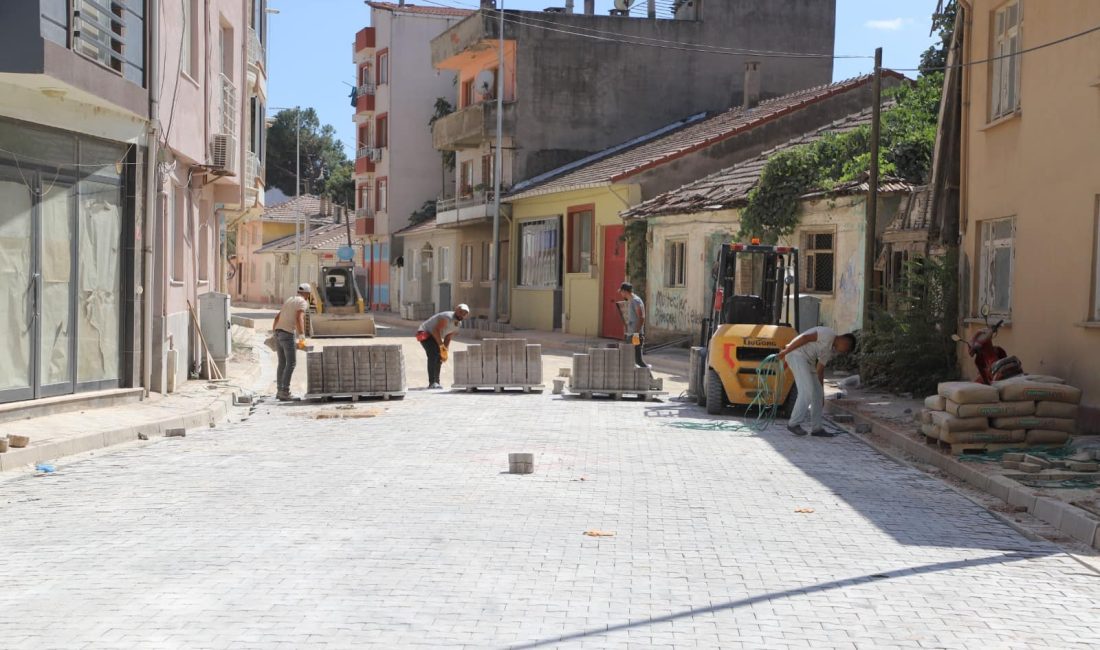 Palaz, yol çalışmalarını inceledi Gönen Belediye Başkanı İbrahim Palaz, yapılan yol çalışmalarını yerinde inceleyerek
