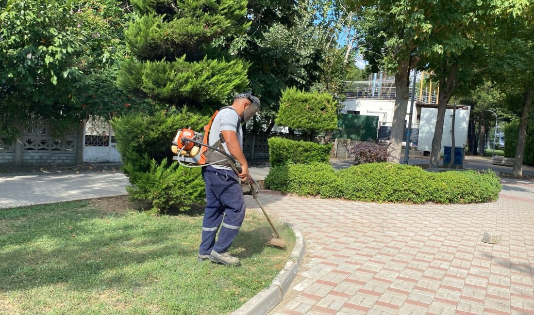 Gönen Belediyesi’nden kapsamlı temizlik çalışması Gönen Belediyesi tarafından ilçe genelinde yapılan temizlik çalışması kapsamında cadde