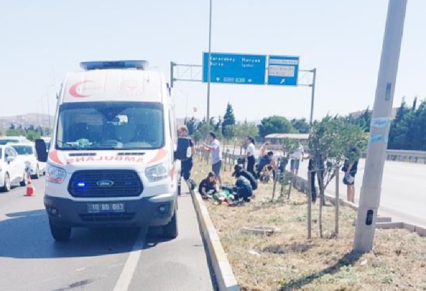 Bandırma çevre yolunda seyir halinde olan motosiklet sürücüsü R.Ö. ve yolu olarak bulunan N.G. düşerek yaralandı. Bandırma çevre yolunda seyir halinde olan motosiklet sürücüsü R.Ö. ve