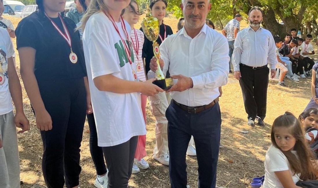 Manyas Müftülüğü’nden öğrencilere eğlenceli piknik Manyas İlçe Müftülüğü’nün kurs öğrencilerine düzenlediği etkinlikte öğrenciler, şişme oyun