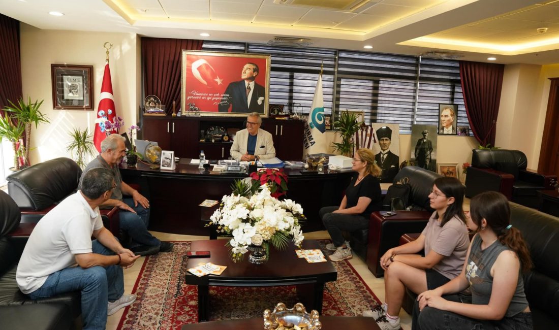 Mirza, Bandırmalılarla buluştu Bandırmalı vatandaşlarla makamında bir araya gelen Belediye Başkanı Dursun Mirza,