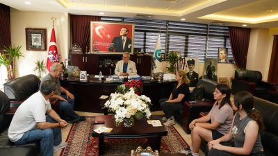 Bandırmalı vatandaşlarla makamında bir araya gelen Belediye Başkanı Dursun Mirza,