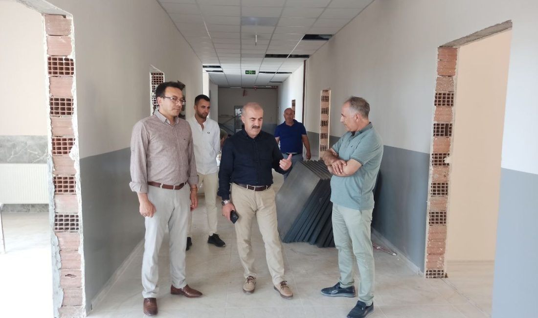 Balıkesir İl Millî Eğitim Müdürü Murat Demir, Bandırma’da inşaatı devam