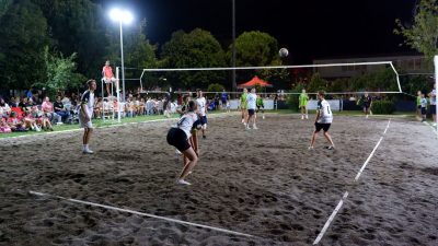 Susurluk’ta düzenlenen plaj voleybolunda küçükler kategorisinde Göbel İlk Hedef takımı