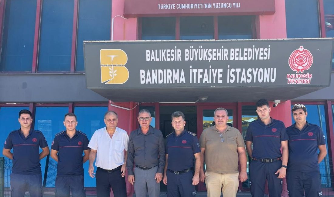 Tan’dan itfaiye personeline teşekkür ziyareti Bandırma Ticaret Borsası Yönetim Kurulu Başkanı Can Ata Tan, Balıkesir