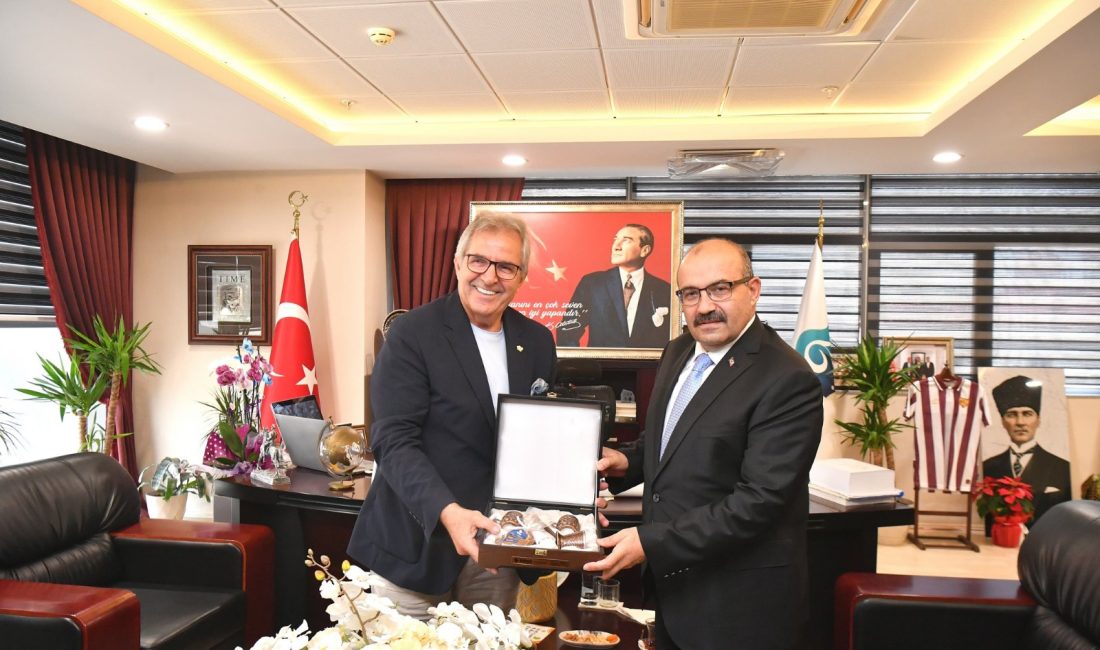 Vali Ustaoğlu’ndan Bandırma ziyareti Balıkesir Valisi İsmail Ustaoğlu, Bandırma ziyareti kapsamında Belediye Başkanı Dursun