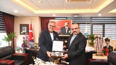 Balıkesir Valisi İsmail Ustaoğlu, Bandırma ziyareti kapsamında Belediye Başkanı Dursun