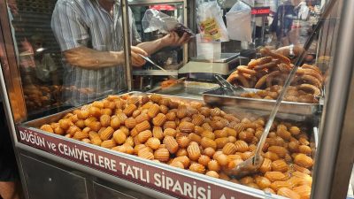 Bandırma’da 18 yıldır tatlı işiyle meşgul olan Adanalı Mustafa Türkmen,