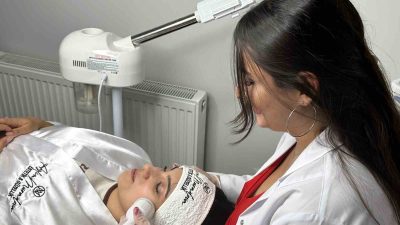 Eskişehir’de güzellik eğitmeni olan Aylin Muradova, amatör cilt bakımı işlemlerinin
