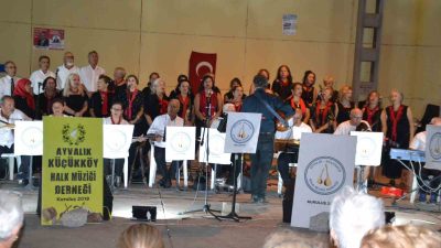 Ayvalık Küçükköy Türk Halk Müziği Derneği’nin verdiği ücretsiz konsere ilgi yoğun