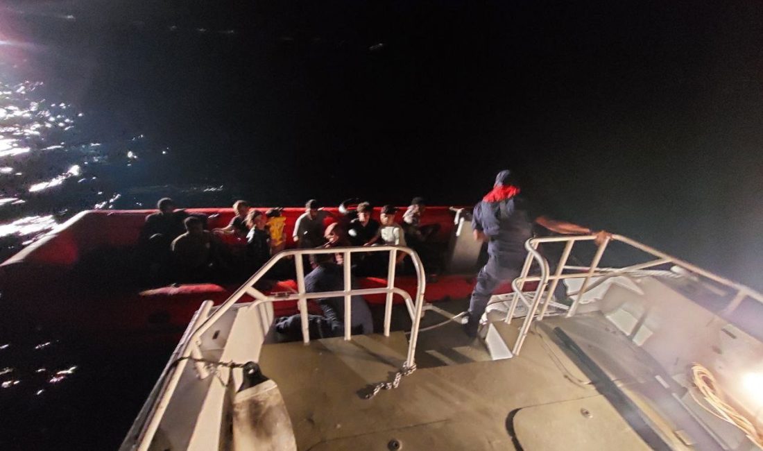 Ayvalık’ta 3’ü çocuk 11 göçmen sahil güvenlik botuyla kurtarıldı Ayvalık’ta 3’ü çocuk 11 düzensiz göçmen kurtarıldı. Edinilen bilgiye göre,