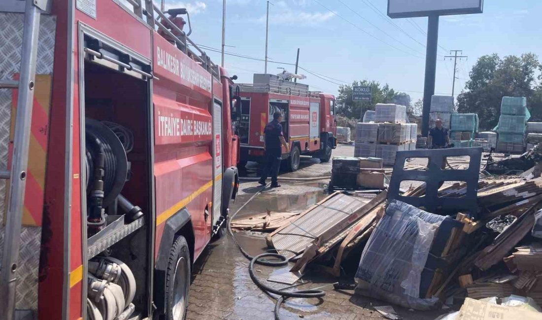 Ayvalık’ta otların tutuşmasıyla başlayan yangın seramik deposuna sıçradı Ayvalık’ta Çanakkale ile İzmir’i birbirine bağlayan E-87 karayolu üzerinde bulunan