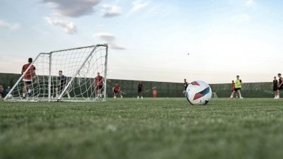 Bandırmaspor, Onur Göçmez Tesisleri’ndeki antrenman sahalarına Kurucu Başkan Hasan Sur