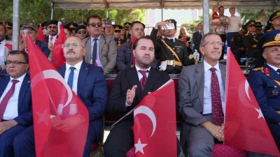 30 Ağustos Zafer Bayramı, Balıkesir’de coşku ile kutlandı. Halkoyunları ve