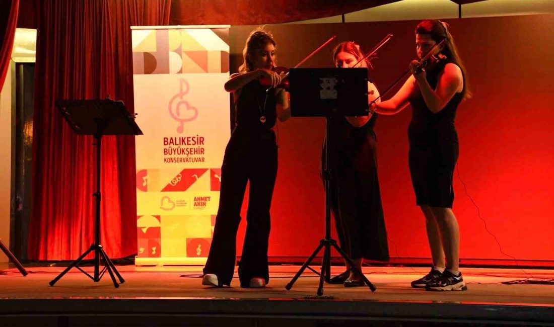 Balıkesir’in dört bir yanında konser coşkusu yaşandı Balıkesir Büyükşehir Belediyesi tarafından il merkezi ve ilçelerde düzenlenen konserler,