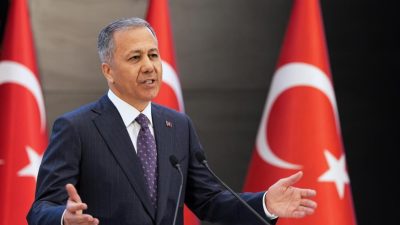 İçişleri Bakanı Ali Yerlikaya, Adana’nın Kozan ilçesinde meydana gelen depremde