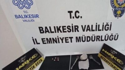 Balıkesir’de narkotik ekipleri il merkezinde gerçekleştirdiği operasyonda 3 şahsı uyuşturucu