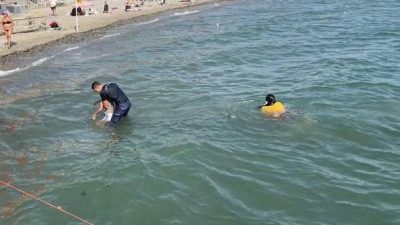 Edremit’te sahilde yüzerken boğulma tehlikesi geçiren 14 yaşındaki çocuk, Sahil