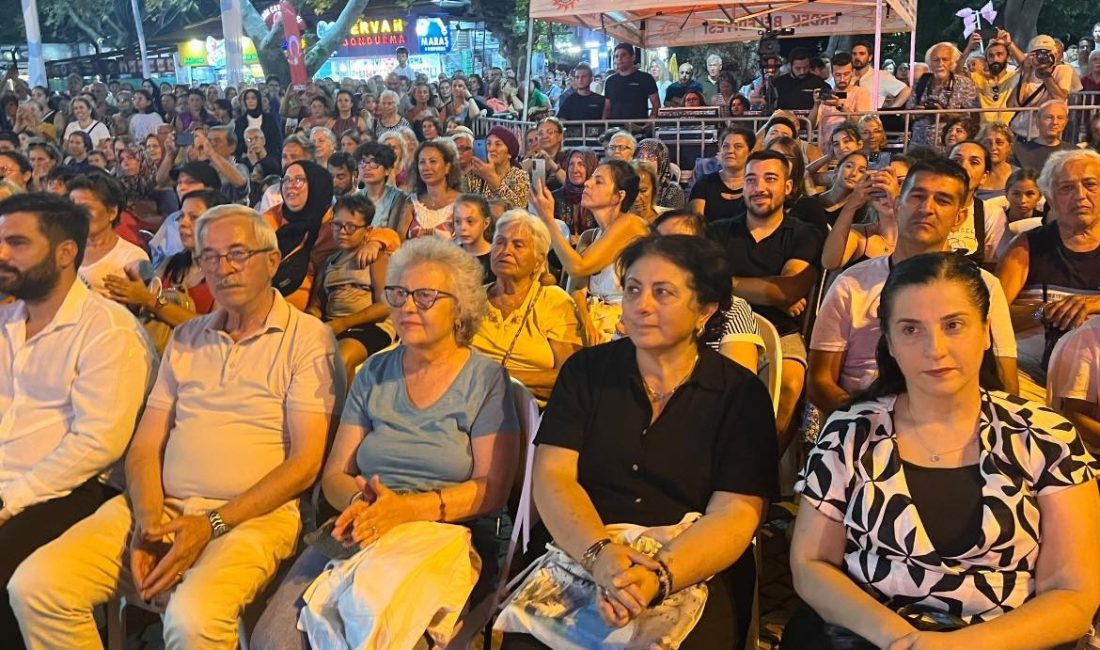 Balıkesir’in gençleri, Erdek konserinde ayakta alkışlandı Erdek’te düzenlenen “Eğlence MOD10” konserinde vatandaşlar MOD10 Gençlik Orkestrası’nın sergilediği