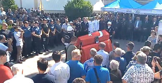 Kalp krizi sonucu vefat eden komiser için tören düzenlendi Geçirdiği kalp krizi sonucu hayatını kaybeden komiser Levent Doğan (52)