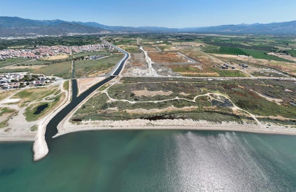 Edremit TDİOSB altyapı inşaatları büyük bir hızıyla devam ediyor Edremit Tarıma Dayalı Organize Sanayi Bölgesinde (TDİOSB) altyapı çalışmaları büyük