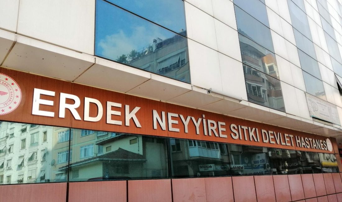 Erdek’te boğulma vakası: Tüm müdahalelere rağmen kurtarılamadı Erdek’te denize girdikten kısa süre sonra boğulma tehlikesi geçiren Mehmet