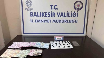 Erdek’te polis ekiplerinin durumundan şüphelendiği şahsın üzerinde satışa hazır halde