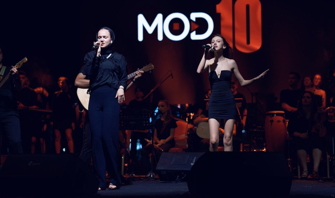 MOD10’un sesi, Akçay Kordon’da yankılandı Balıkesir Büyükşehir Belediyesi Konservatuvarı MOD10 Gençlik Orkestrası, yaz konser turnesinin