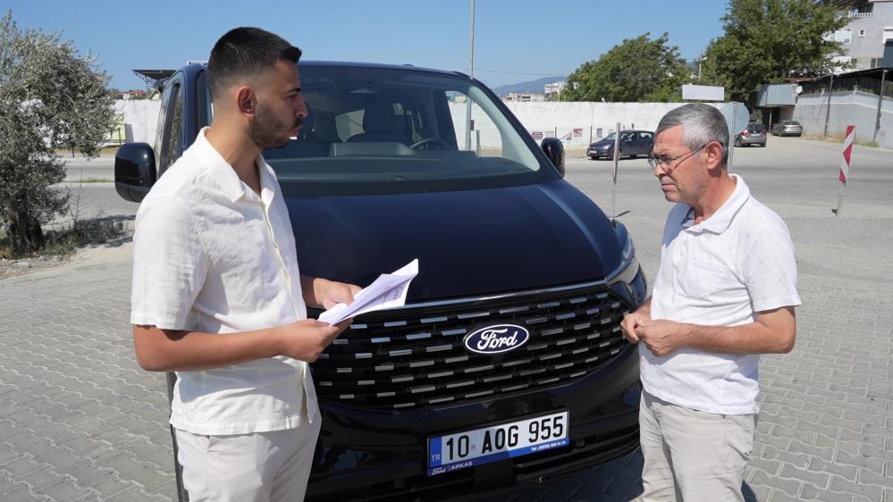 Ford bayinden aldığı sıfır kilometre VIP araç kazalı çıktı Edremit’te yaşayan Furkan Arslan aile için İzmir’de Ford Bayiinde 2024