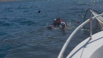 Gömeç açıklarında batan bir özel teknede yaşanan can pazarı yardıma giden