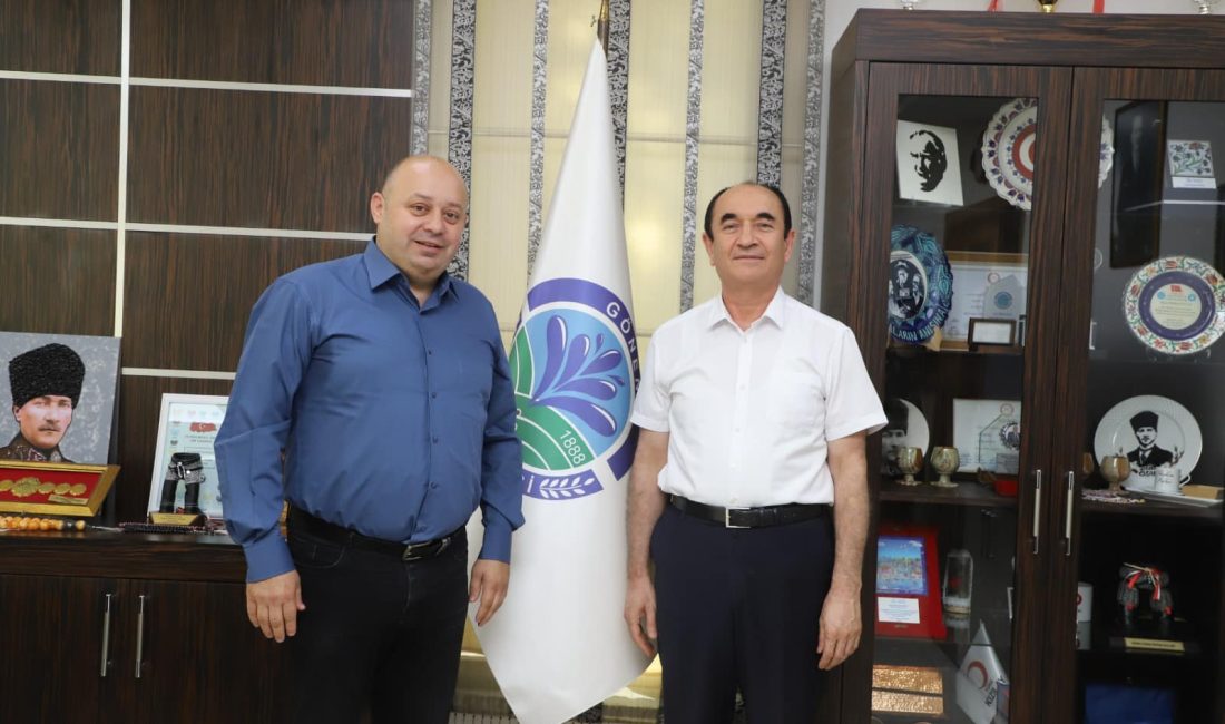 Yeni Kaymakam’dan Palaz’a ziyaret Gönen Kaymakamlık görevine yeni atanan Ahmet Altıntaş, Belediye Başkanı İbrahim