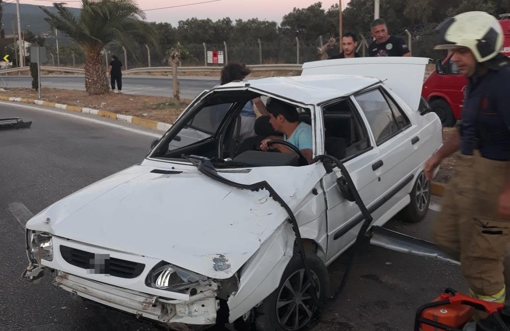 Erdek’te trafik kazası: Takla atan araçtan sağ çıktılar Erdek’te trafik kazasında refüjü geçen araç takla atarak karşı şeride