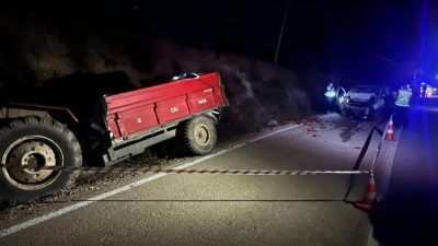 Dursunbey’de meydana gelen trafik kazasında traktöre arkadan vuran otomobilde bulunan