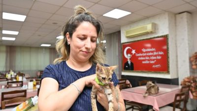 Balıkesir Büyükşehir Belediyesi’nin kahraman itfaiye eri Seray Başol tarafından yangından