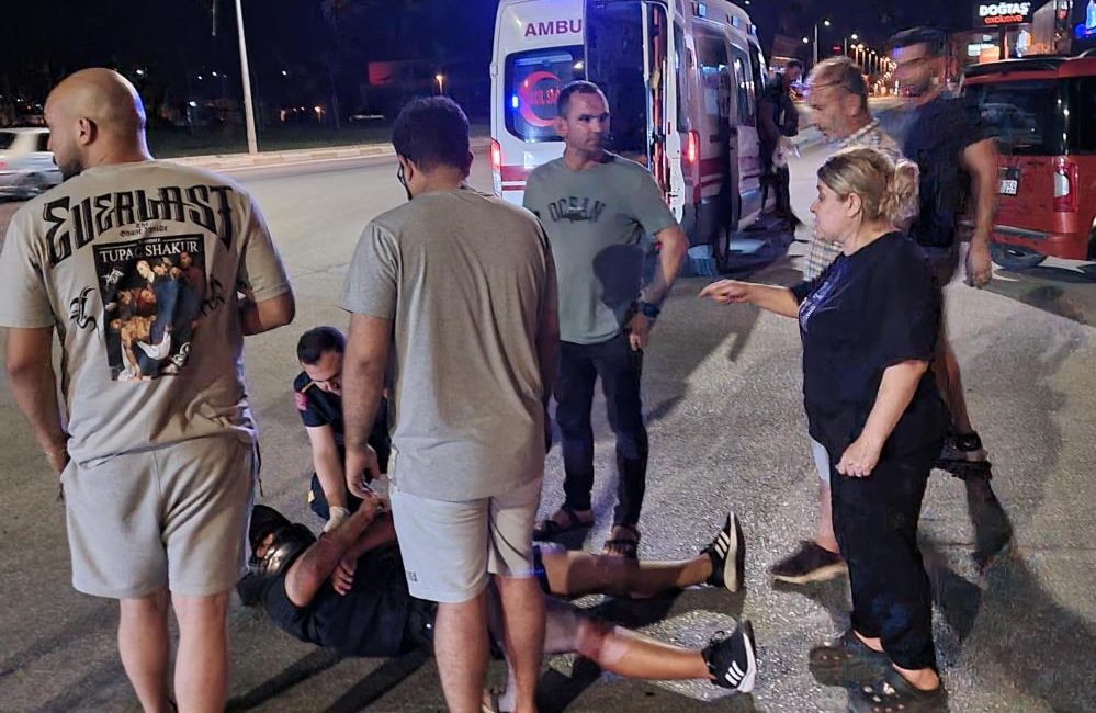 Bandırma’da motosikletten düşen sürücü yaralandı Bandırma’da iddiaya göre yan yoldan çıkan bir aracın sıkıştırması sebebiyle
