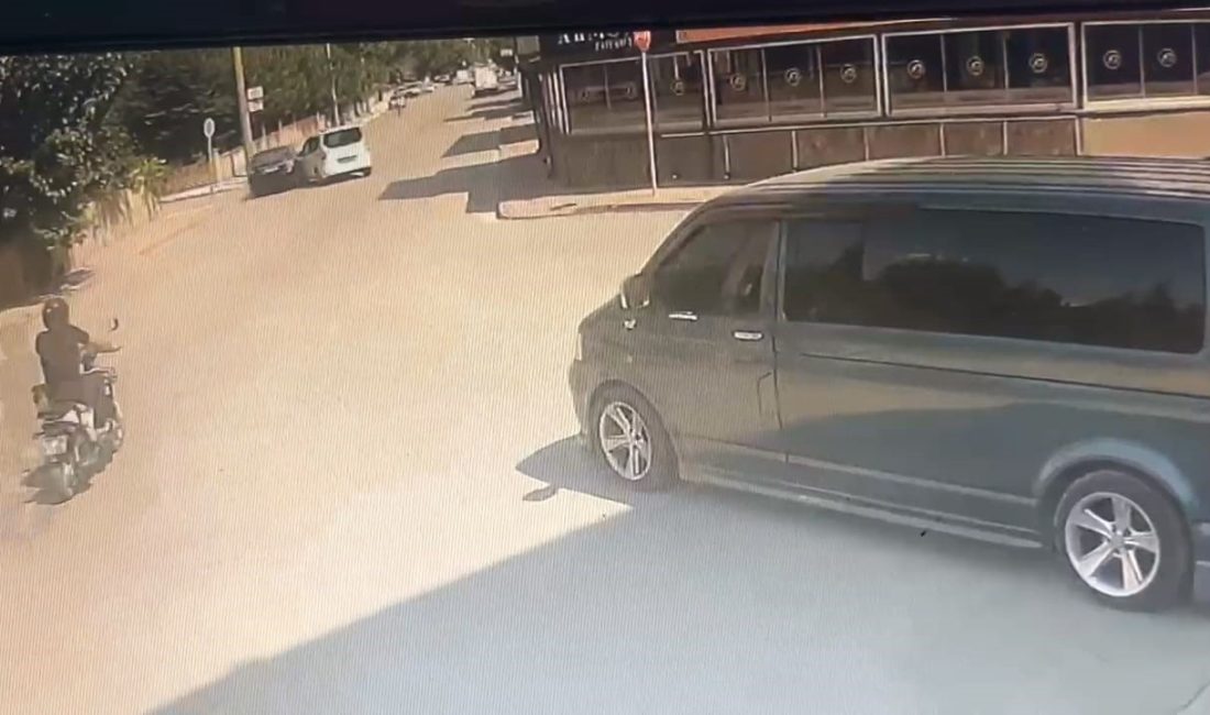 Kontrolden çıkan otomobil önce araca, sonra 2 kafeye çarptı Bursa’nın İnegöl ilçesinde, kontrolden çıkan otomobil hafif ticari araca çarparak