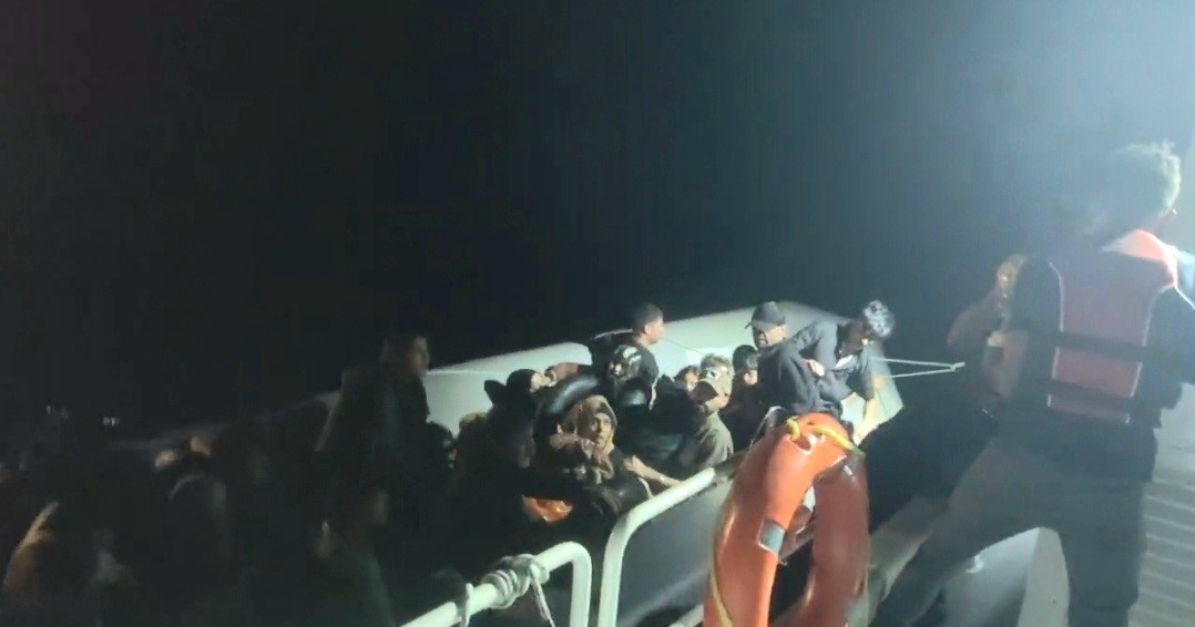 Midilli’ye kaçmak isteyen 19’u çocuk 37 göçmen yakalandı Ayvalık’ta yasa dışı yollarla Yunanistan’ın Midilli Adası’na gitmek isteyen beraberinde