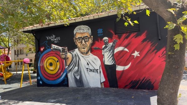 Milli Sporcu Yusuf Dikeç’e Altıeylül Belediyesi’nden anlamlı jest Altıeylül Belediyesi, Paris 2024 Olimpiyatları’nda atış stiliyle dünya çapında fenomen