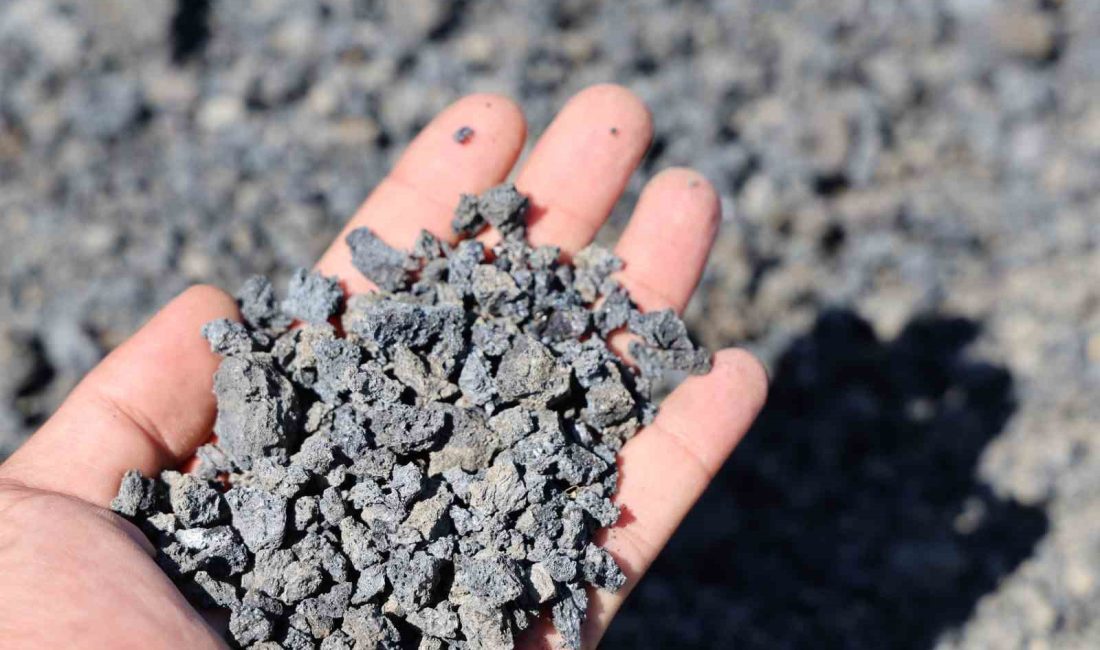 On binlerce kilometreden sürüklendiler tüm köyü kapladılar Sivas’ta bir köyde bulunan lav cürufları ve bölgede oluşan doğal