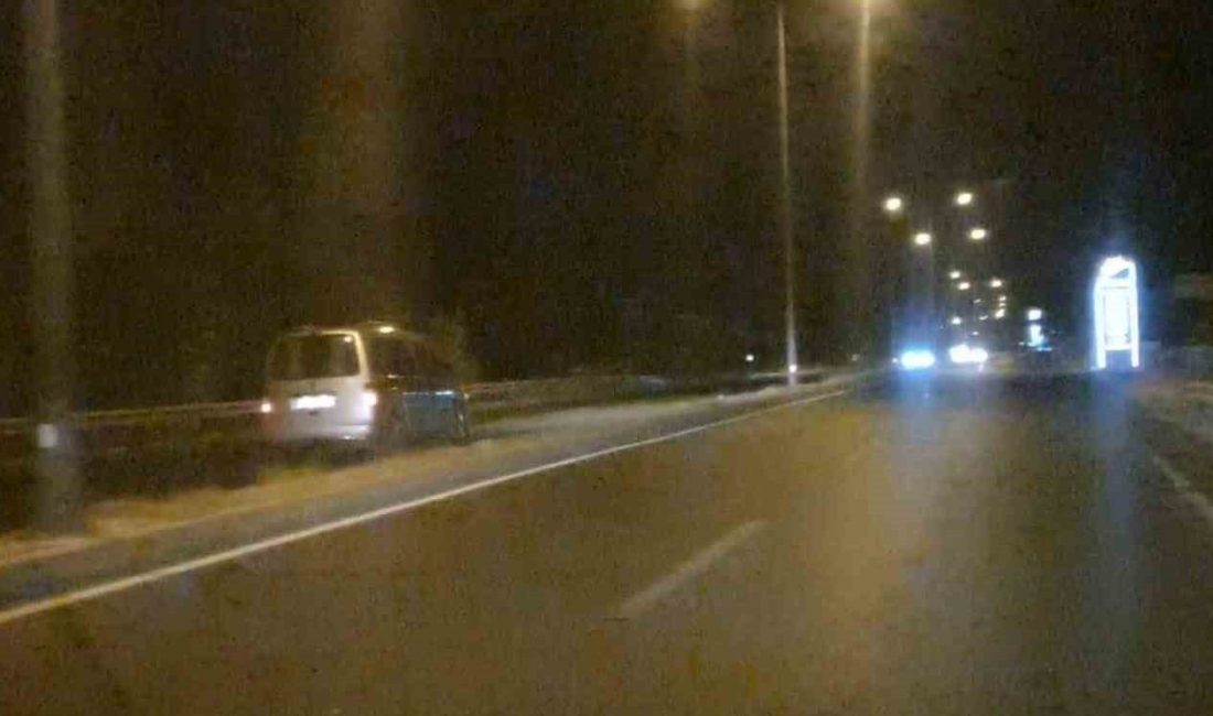 Ters şeritte 2 kilometre gitti, trafiği birbirine kattı Aydın’ın Sultanhisar’a bağlı Atça Mahallesi’nden Nazilli yönüne ters şeritten giden