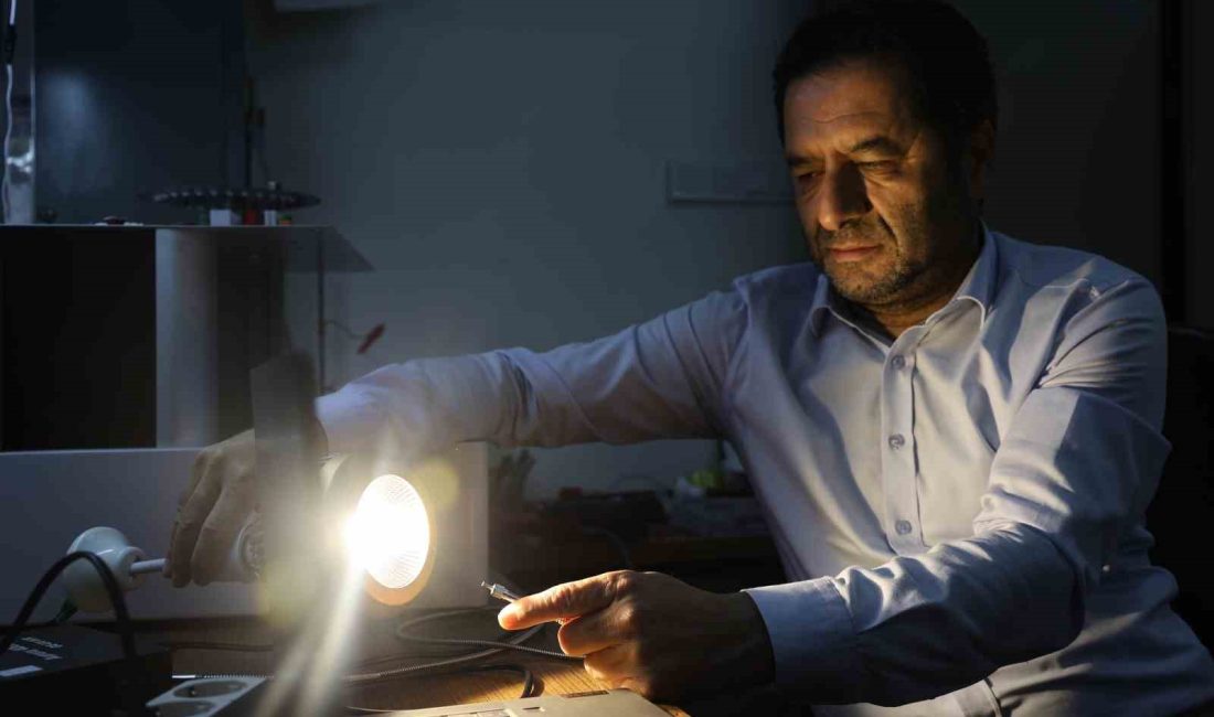Türk bilim adamı, güneş ışığına ihtiyaç duymayan tarım cihazı geliştirdi Einstein’in 119 yıllık teorisini ispatlayan Prof. Dr. Fahrettin Yakuphanoğlu, son