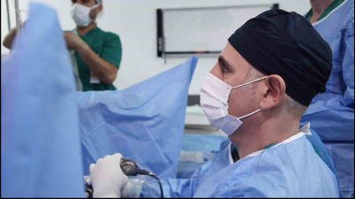 İEÜ Medical Point Hastanesi Üroloji anabilim dalından Prof. Dr. Hakan