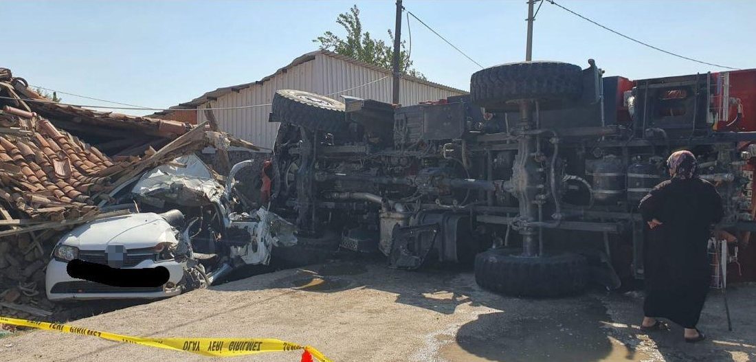 Yangına müdahaleye giden orman arazözü kazaya karıştı: 3 kişi yaralandı Manyas’a yangına müdahale etmek üzere yola çıkan orman arazözünün bir otomobille