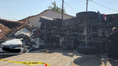 Manyas’a yangına müdahale etmek üzere yola çıkan orman arazözünün bir otomobille