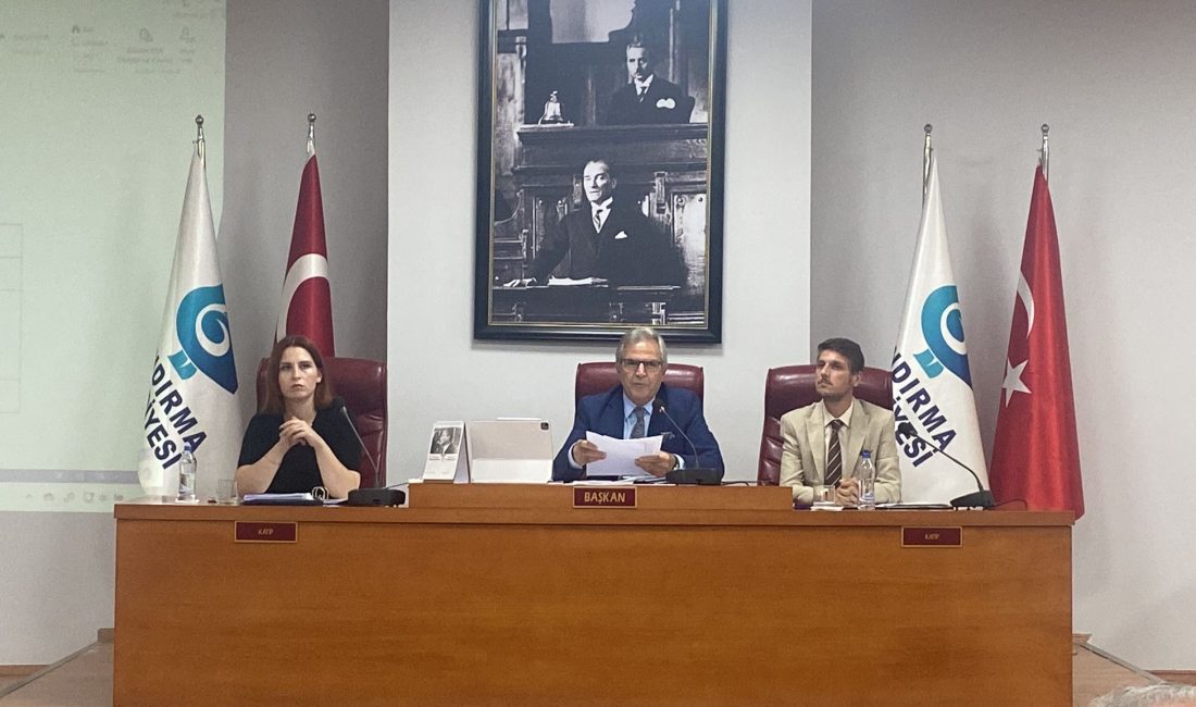 Bandırma meclisinde tartışma çıktı! Ak Parti meclisi terk etti Bandırma Belediyesi’nin meclis toplantısında çıkan tartışmada Belediye Başkanı Dursun Mirza,