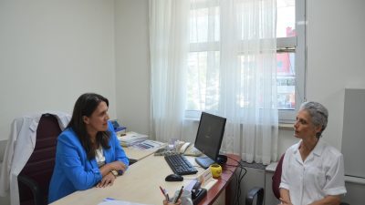 12 yıldır Parkinson hastası olan 54 yaşındaki Şafak Akdemir, ’beyin
