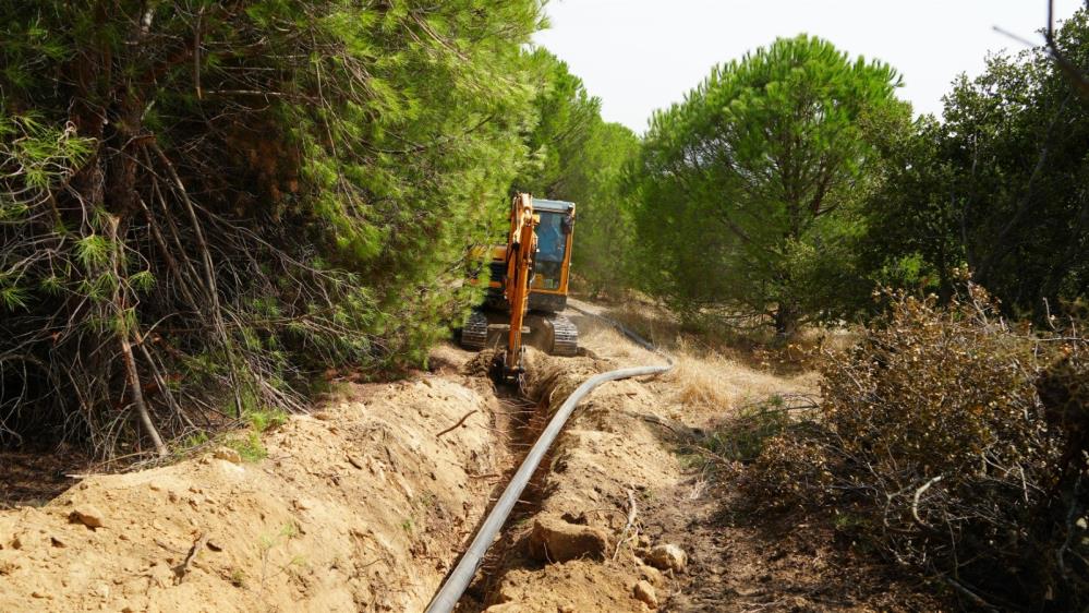 Büyükşehir, zeytinlikleri suya kavuşturmaya devam ediyor Balıkesir Büyükşehir Belediyesi iştiraklerinden BASKİ Genel Müdürlüğü, tarımsal sulamayı desteklemek